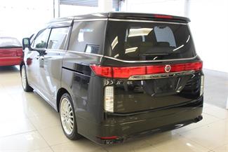 2014 Nissan Elgrand - Thumbnail