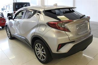 2018 Toyota C-HR - Thumbnail