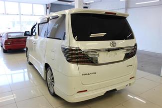 2011 Toyota Vellfire - Thumbnail