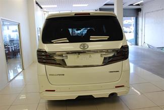 2011 Toyota Vellfire - Thumbnail