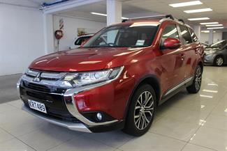 2017 Mitsubishi Outlander - Thumbnail